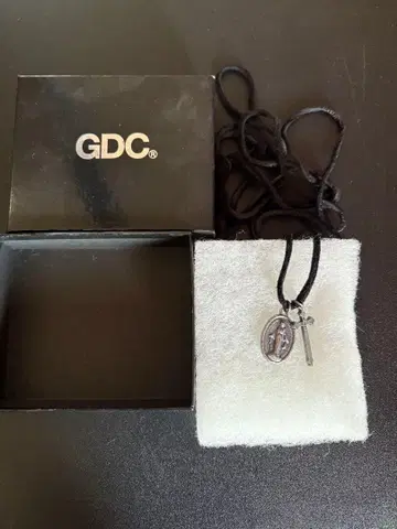 GDC 크로스 마리아 목걸이 가죽끈 실버
