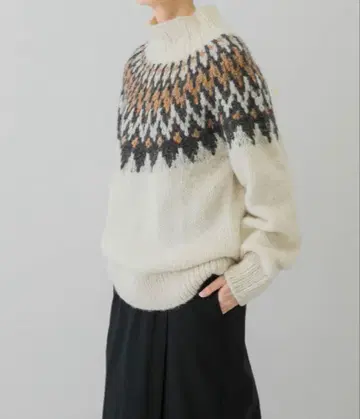 카구레 노르딕 터틀 니트 스웨터