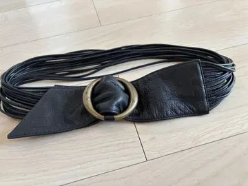 가죽 소재 블랙 벨트 금속 링 버클 포함