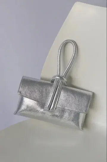 MILLELA FIRENZE 메탈릭 루프 핸드백