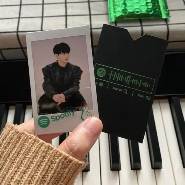 방탄 bts 정국 스포티파이 폴라로이드 사진