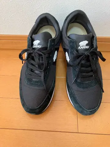 KARHU 블랙 스니커즈