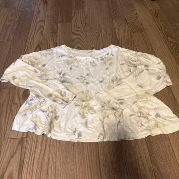 꽃무늬 상하의 세트 화이트