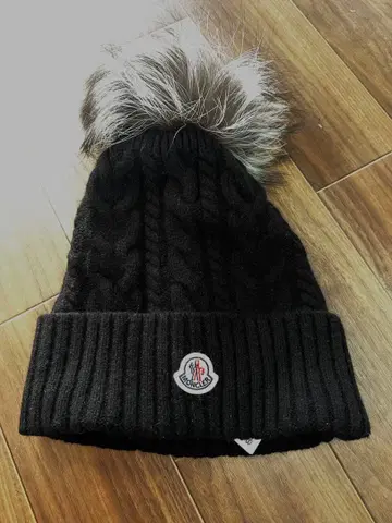 MONCLER 블랙 퍼 니트 모자