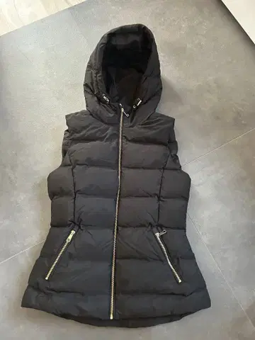 ZARA 블랙 다운 베스트 M