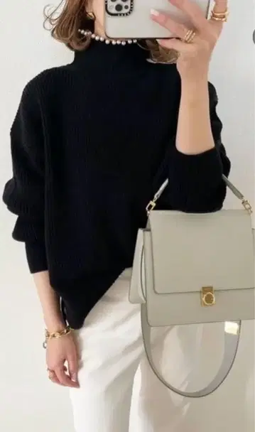 Emma Taylor 에마테일러 하이넥 펄 니트 블랙