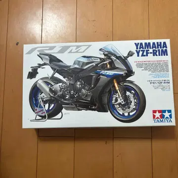 타미야 야마하 YZF-R1M 1/12 스케일