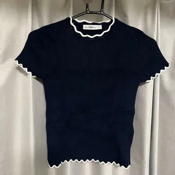 ZARA 프릴 달린 네이비 반팔 니트 상의