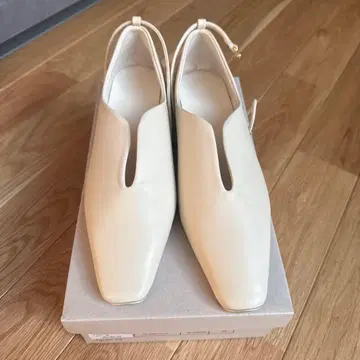 새상품 슬릿 스트랩 슈즈 사이즈 38(24cm)