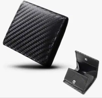 탄소섬유풍 디자인의 블랙 접이식 지갑.