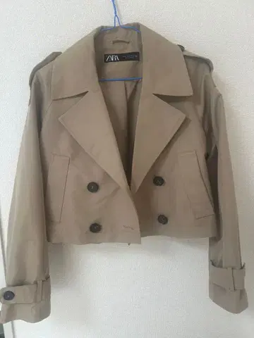 ZARA 베이지 트렌치코트 숏 기장
