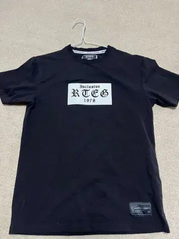 RTEG 블랙 프린트 T셔츠