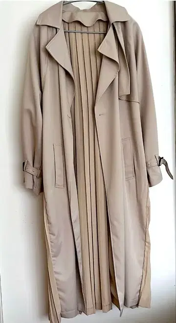 베이지 플리츠 트렌치코트 허리 벨트 포함