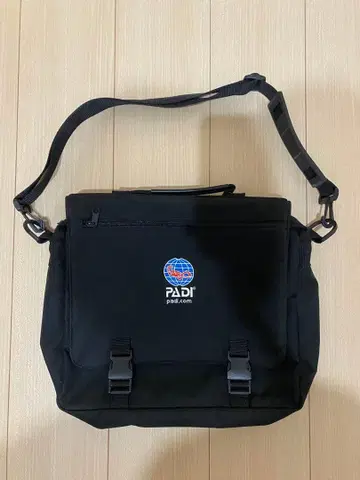 PADI 메신저 백 블랙