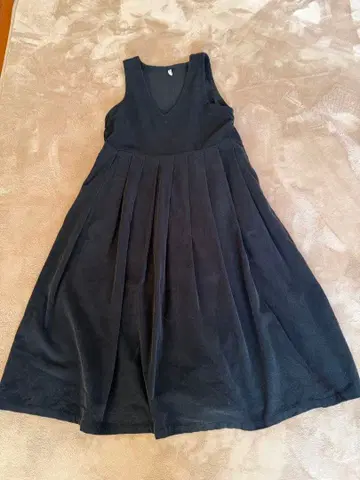 내추럴 런드리 코듀로이 오버롤 스커트 블랙