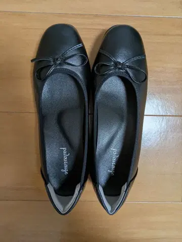 블랙 리본 포함 플랫슈즈