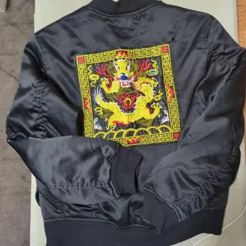 자수 드래곤 디자인 블랙 스카잔