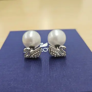 스와로브스키 귀걸이 백조 펄 ICONIC SWAN STUD