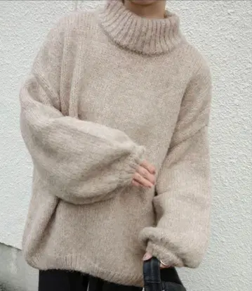 셀렉트모카 로우 게이지 하이넥 오버 볼륨 니트 그레이쉬 베이지