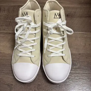 새상품 하이컷 스니커즈 크림색 번개 자수