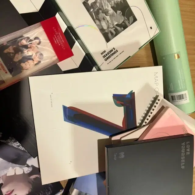 BTS 방탄소년단 앨범/굿즈/응원봉/포스터등 일관판매