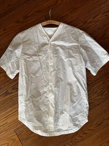 고밀도 소금 수축 코튼 노카라 셔츠 화이트