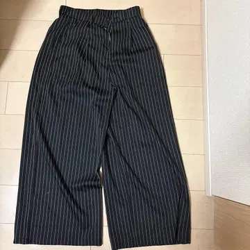 블랙 스트라이프 팬츠 push push 룩