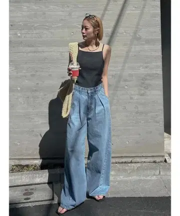 [ Ungrid ] 허리 턱 커브 데님 블루 24