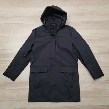 유니클로 하이브리드 다운 코트 S 블랙