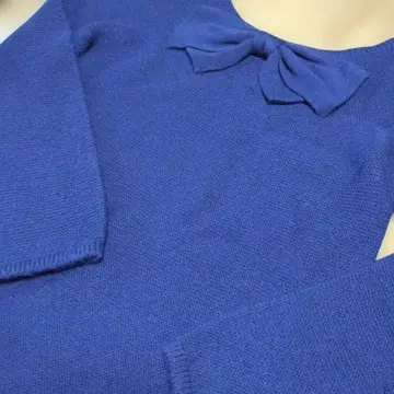 리본 포함 파랑 니트 스웨터 긴팔