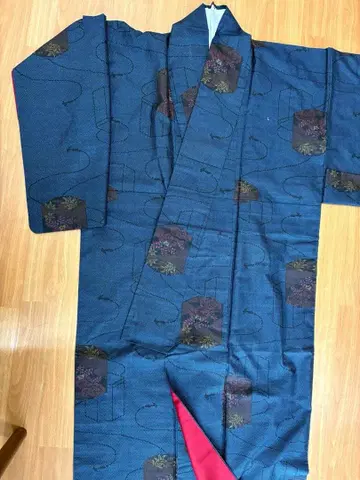 네이비 컬러 꽃무늬 상자 무늬 기모노 실크