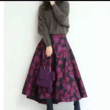 Mystrada 블랙과 보라색 꽃무늬 플레어 스커트