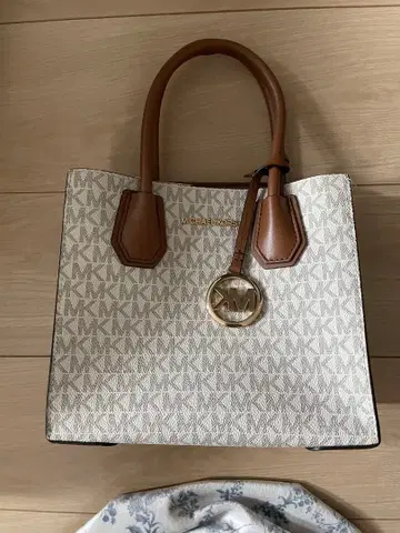 Michael Kors 로고 프린트 핸드백
