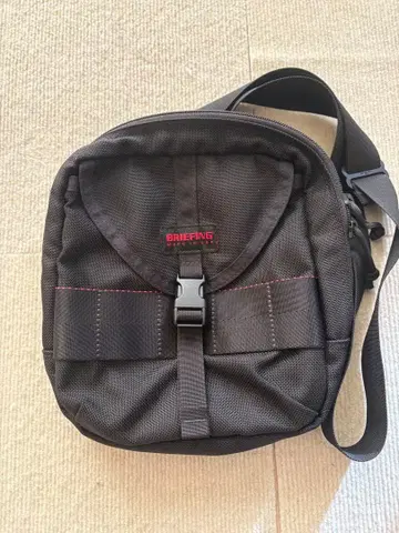 BRIEFING 블랙 숄더백