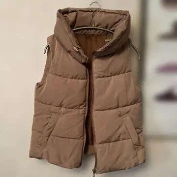 베이지 다운 베스트 M