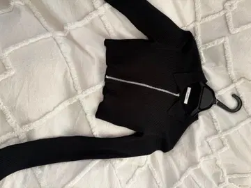 SINDIEL 블랙 리브 편직 지퍼 탑