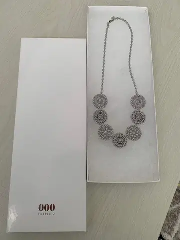 TRIPLE O 실버 플라워 모티브 목걸이