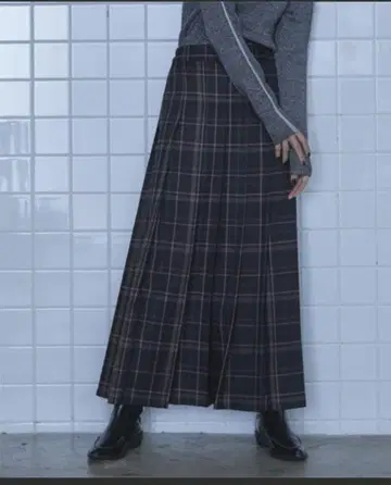 체크 플리츠 롱 스커트 네이비