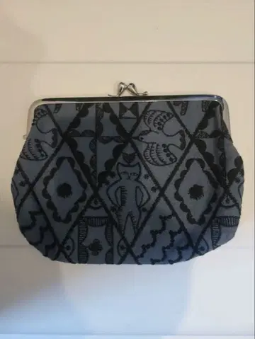 미나 페르호넨 가마구치 파우치 핸드메이드 그레이와 블랙 기하학 패턴