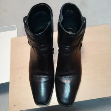 블랙 가죽 숏부츠