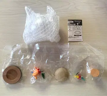 피크민 테라리움 컬렉션 싸우는 모습