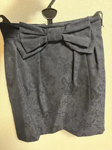 리본 포함 다크 블루 미디 스커트