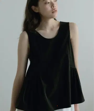 anuke / U넥 페플럼 탑 블랙 FREE