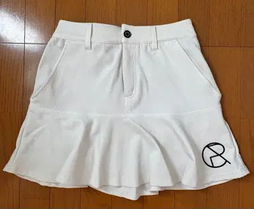 CUARTO UTD. 화이트 플레어 스커트