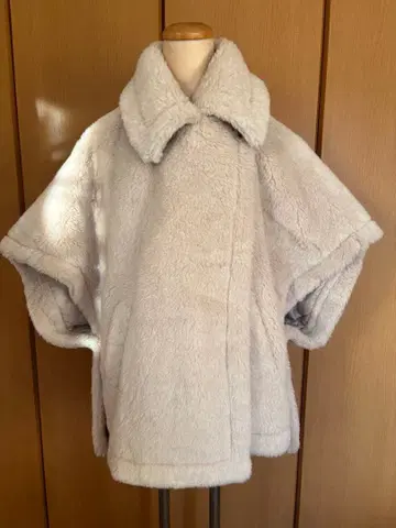 새상품 12/20까지 가격 인하 베어 판초 알파카 소재 테디 케이프