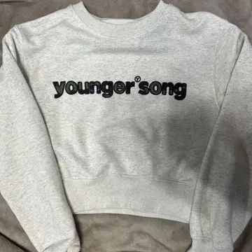 영거 송 그레이 트레이닝복