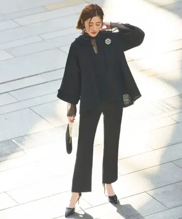 트위드 백 테일 풀오버 & 세미 플레어 팬츠 셋업