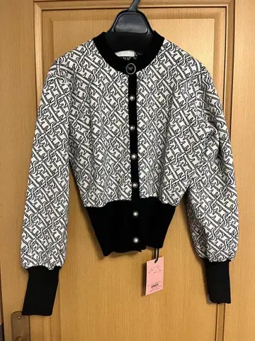 택 포함 새상품 eimy istoire 모노그램 니트 가디건 블랙