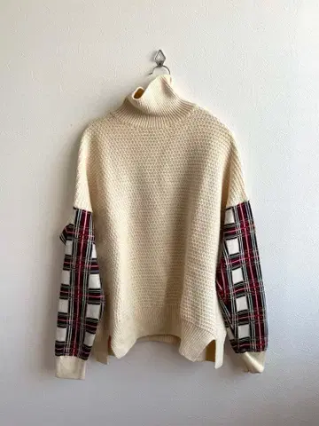 [ NOMA T.D. ] 체크 무늬 소매 터틀넥 니트