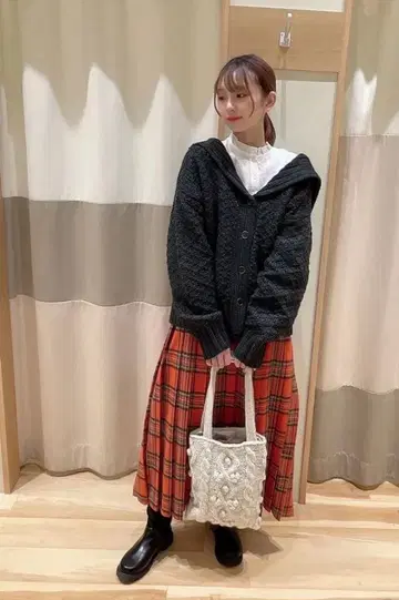 새상품 사만사 모스모스 브리티시 울 세일러 카라 니트 차콜